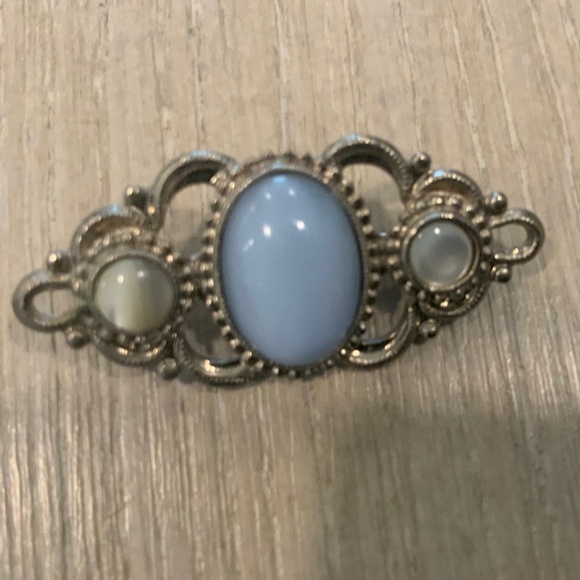 Jewelry - Vintage Brooch